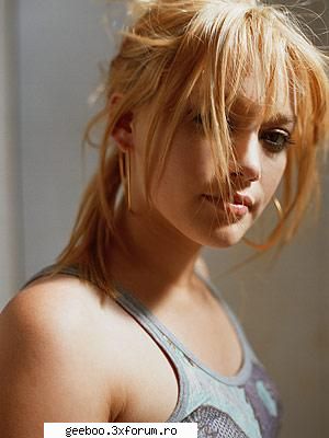 Hilary Duff - pls aici punetzi doar poze cu hillary duff - Have Some Fun