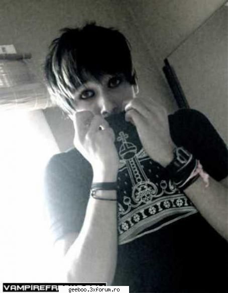 U are EMO? - sincer imi plac baietii emo:D:D:D:D:D..sunt - Have Some Fun